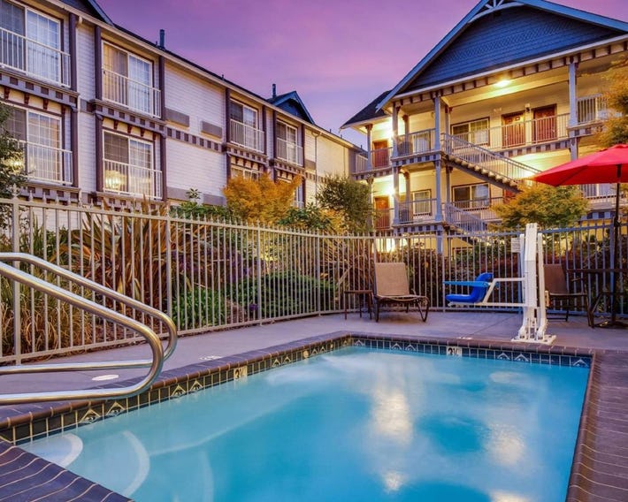 Best Western Plus Bayshore Inn