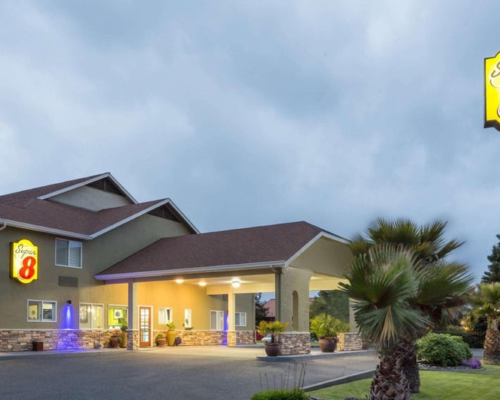 Super 8 by Wyndham Fortuna