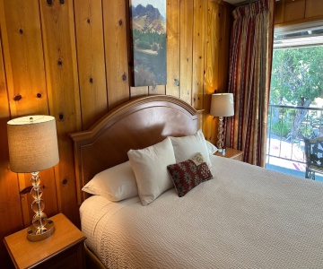 Pine Cone Inn