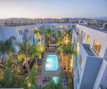 Miracle Mile Apartments