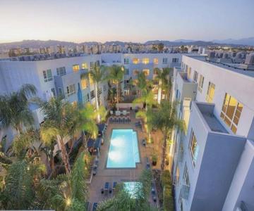 Stunning 2BD 2BTH Apt in Santa Monica!