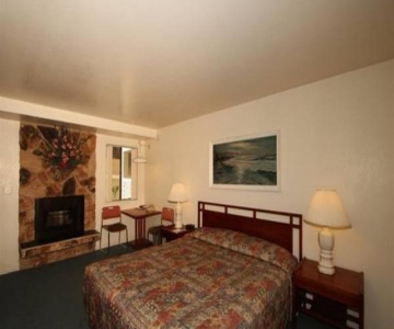 Monterey Fireside Lodge