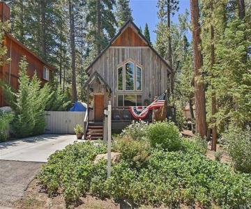Silver Pine Lodge