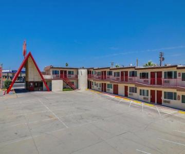 Red Roof Inn Needles