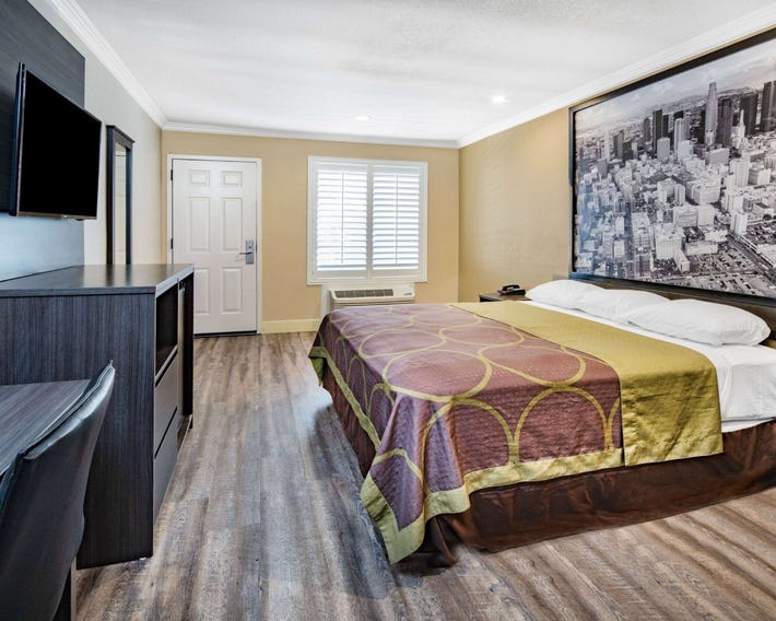 Super 8 by Wyndham North Hollywood