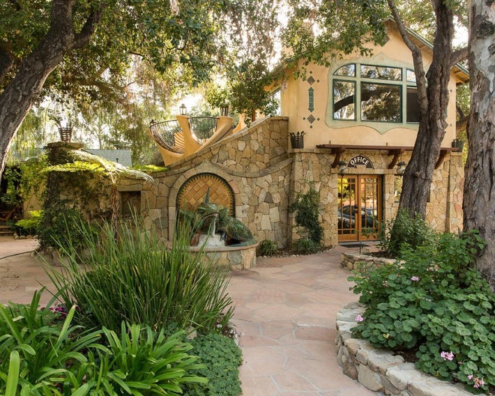 The Emerald Iguana Inn