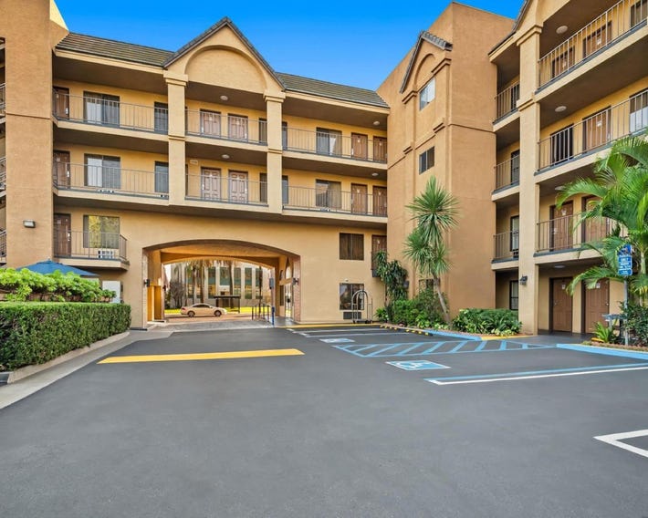Howard Johnson by Wyndham Pasadena