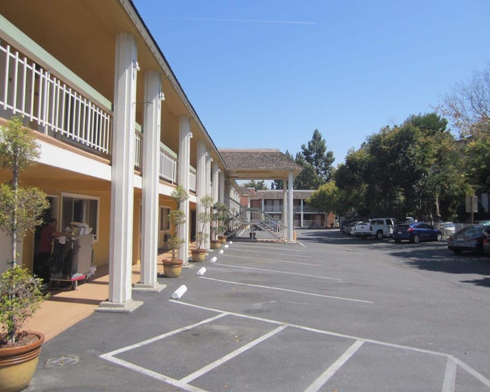 Executive Inn Airport