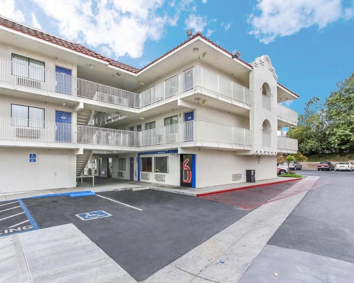 Hotel B5 -Watsonville