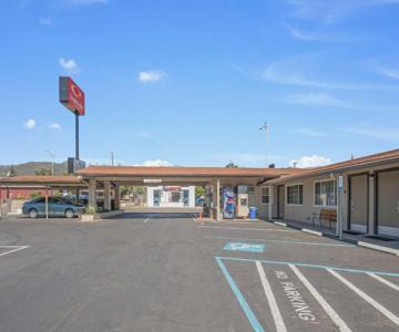 Econo Lodge Inn & Suites Yreka