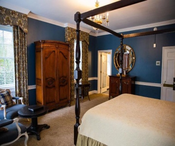 Tanglewood Manor House Bed & Breakfast