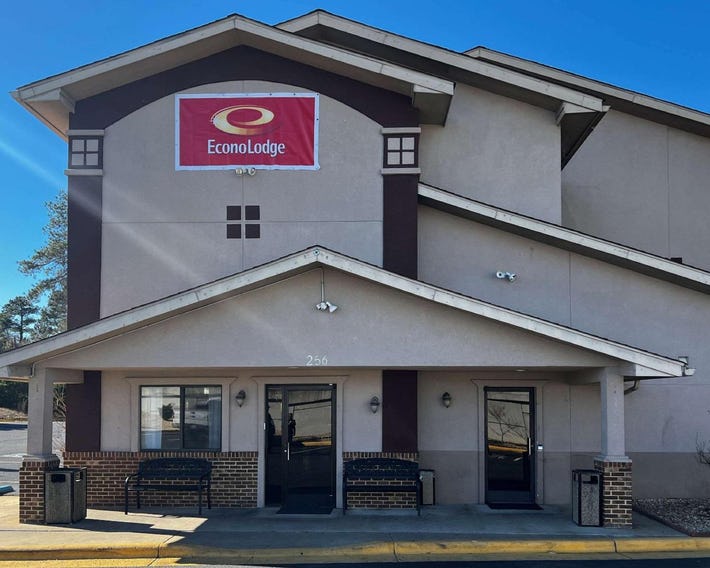 Econo Lodge Spring Lake near Fort Bragg