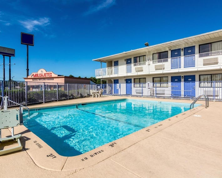 Motel 6-Lumberton, NC