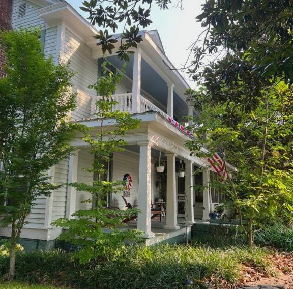 Magnolia House & Gardens B&B