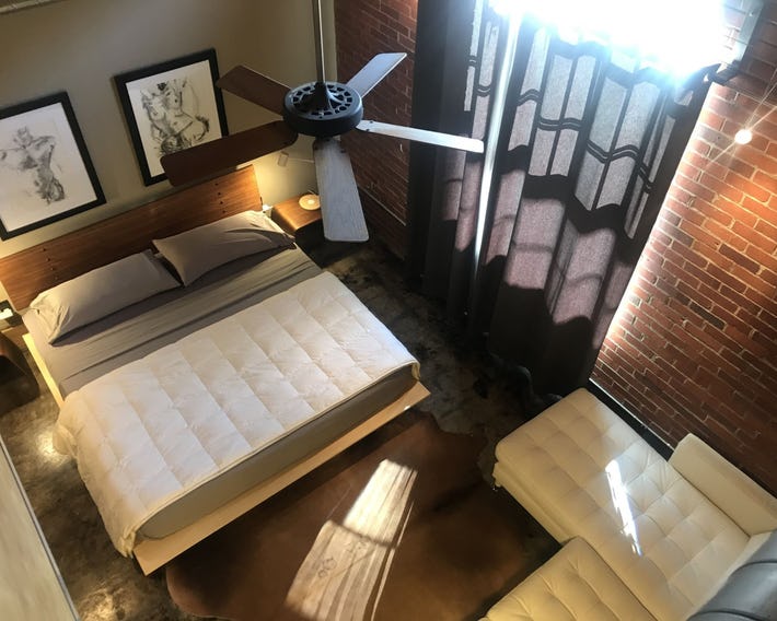 Hangar Lofts Hotel
