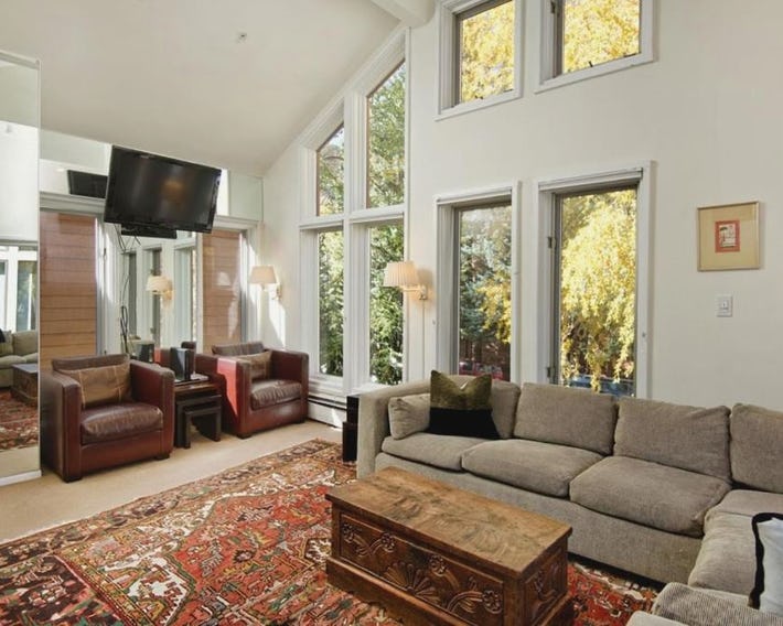 Old Hundred Unit 102, Townhouse with Treetop Views & Excellent Location, 3 Blocks to Ski Slopes
