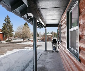 Foothills Lodge and Cabins