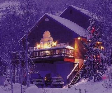 Creekside 6 Br cabin by RedAwning