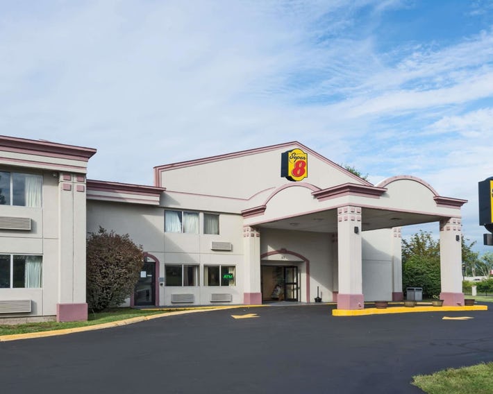 Super 8 by Wyndham Hartford
