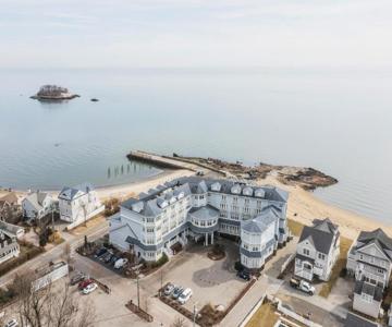 Madison Beach Hotel, Curio Collection by Hilton