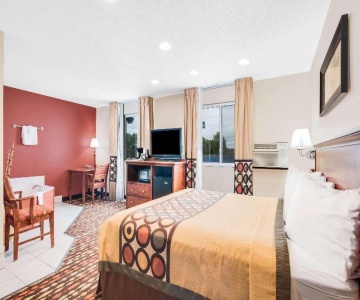 Super 8 by Wyndham Grand Forks