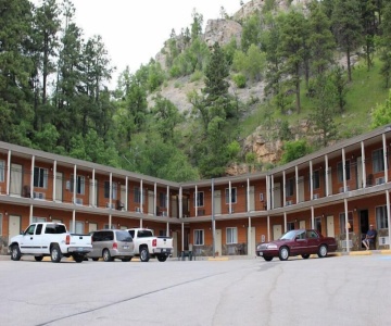 Deadwood Station Bunkhouse & Gambling Hall