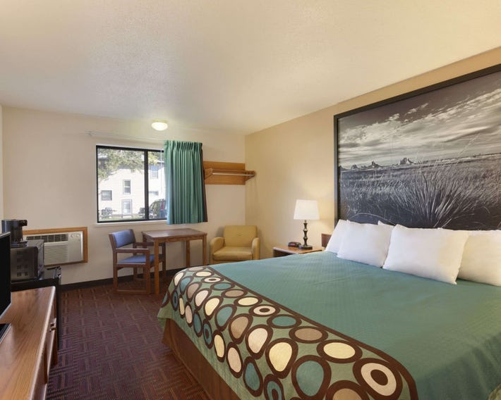 Super 8 by Wyndham Wall