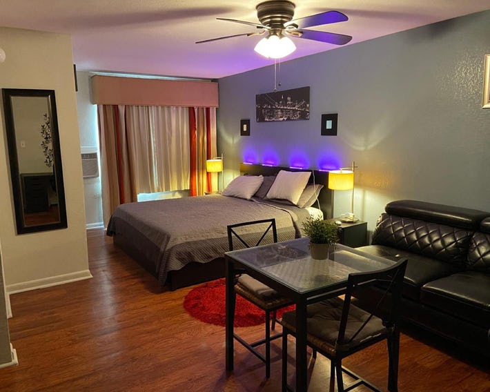 Delux Inn