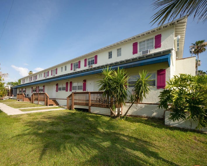 Captain's Table Hotel