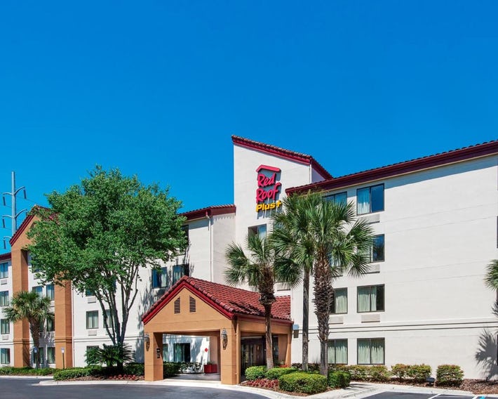 Red Roof PLUS+ Gainesville