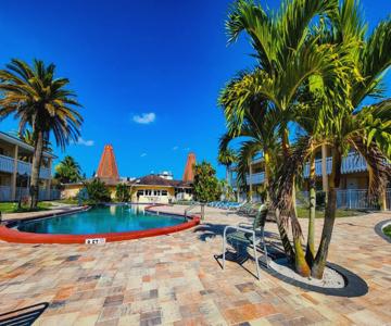 Holiday Hotel & Resort