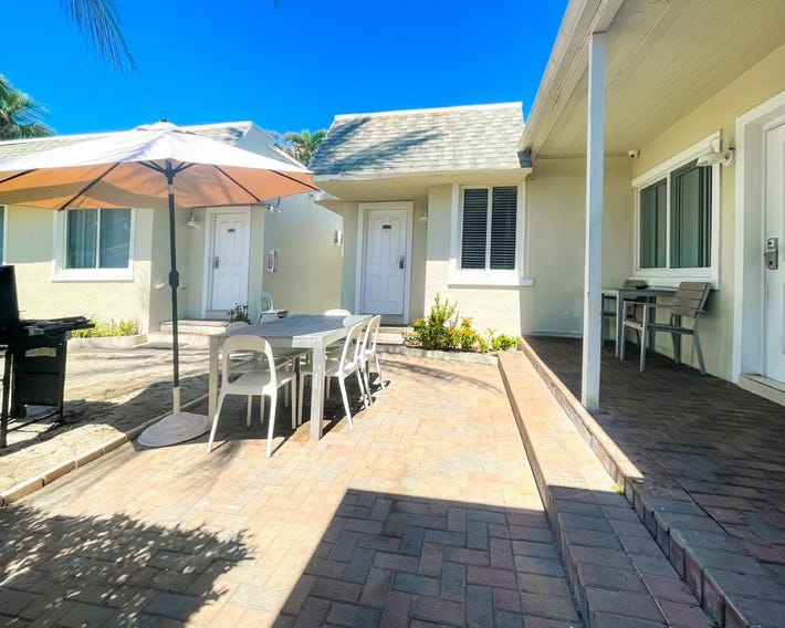 Hollywood Broadwalk Oceanside Hotel