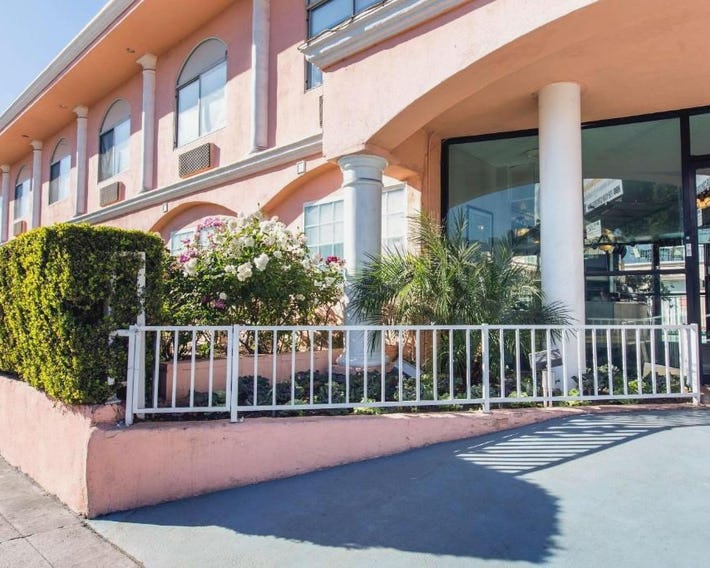 Rodeway Inn near Melrose Ave