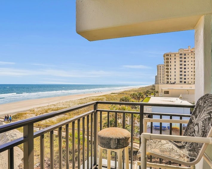Oceanfront Condo With Pool, Amazing View, Balcony & Beach Access