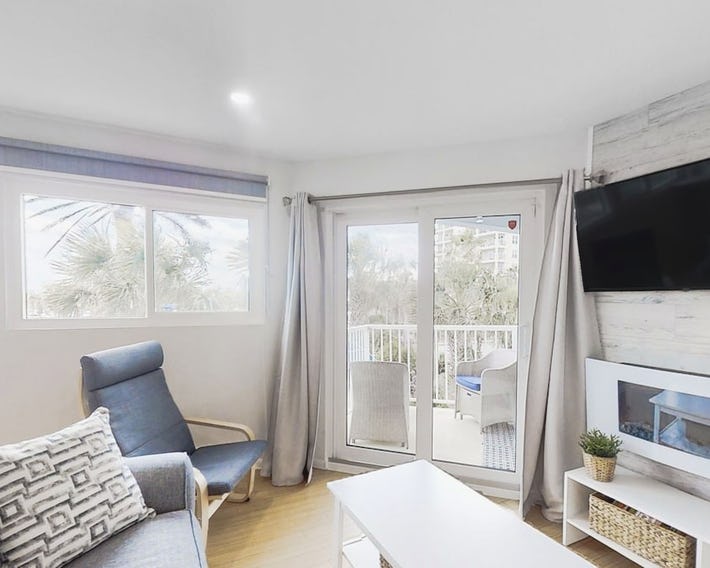 Renovated Condo With Ocean Views, Pool, & Beach Access