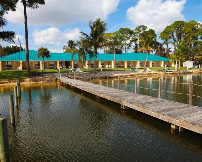 Lake Grassy Inn & Suites