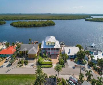 Kokopelli Villa - Matlacha waterfront close to Cap Coral - private home locally managed, fair & hone