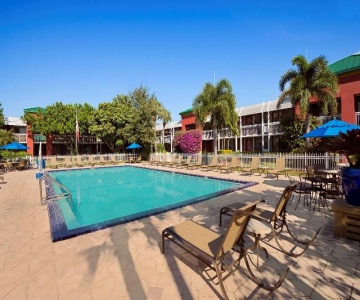 Collins Hotel Naples