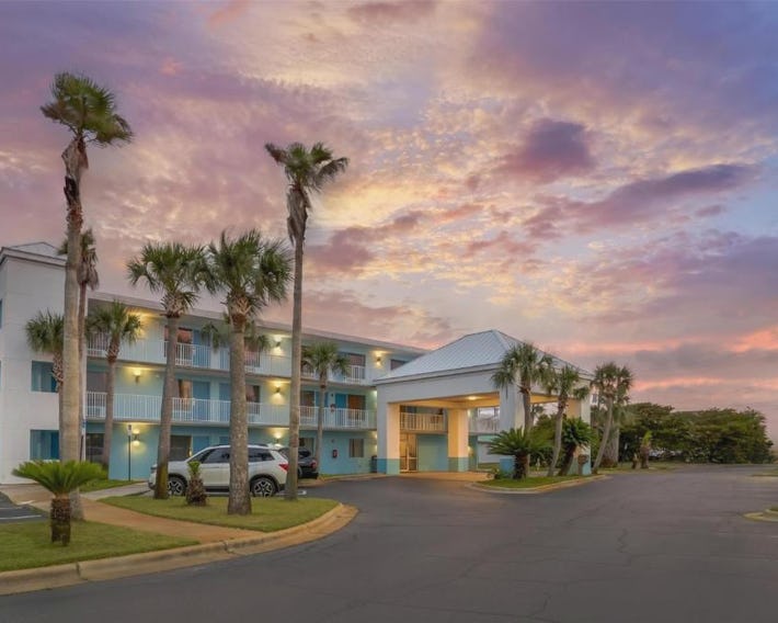 Best Western Navarre Waterfront