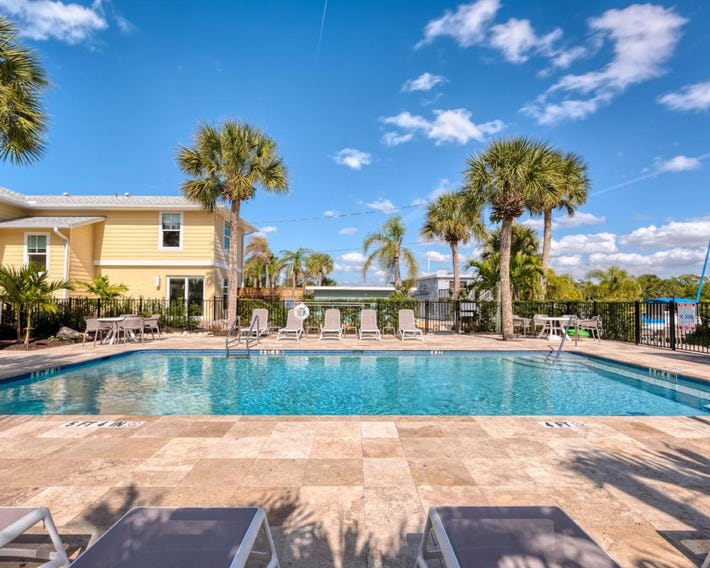 Escape Coastal Resort on Casey Key