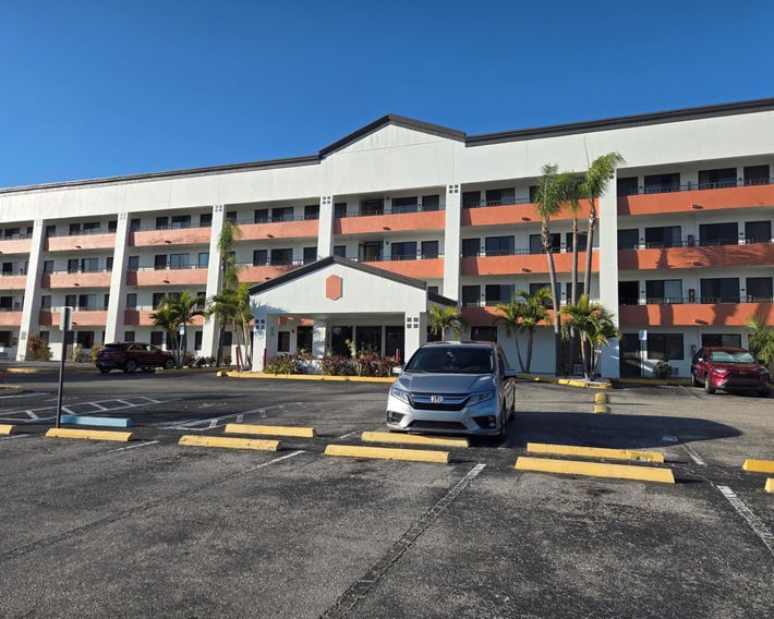 Super 8 by Wyndham Fort Myers