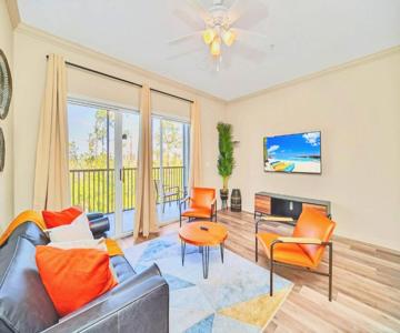 Stunning 2BR Condo with Pool, near Disney!