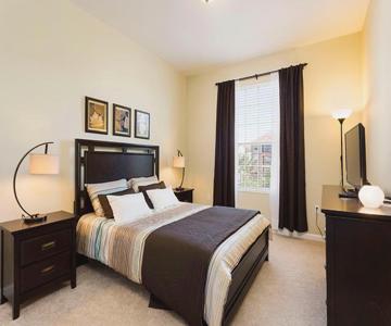 3Br 2Bath Condo Balcony 5min Conv Center 1410ft
