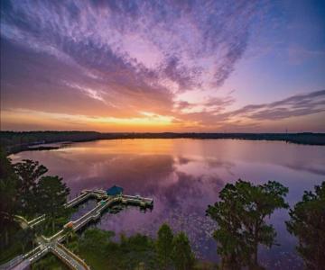 Balcony Lake Views - Pool, Gym, WiFi & Parking