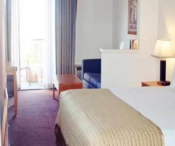 APM Inn & Suites