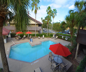 Midpointe Hotel