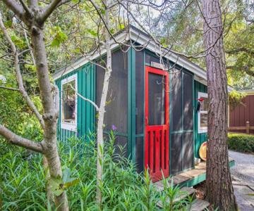 Hibiscus Coffee & Guesthouse