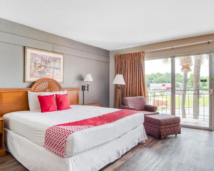 OYO Hotel Mustang Silver Spring FL