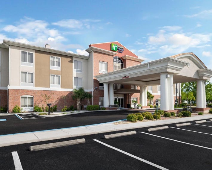Holiday Inn Express & Suites Spring Hill by IHG