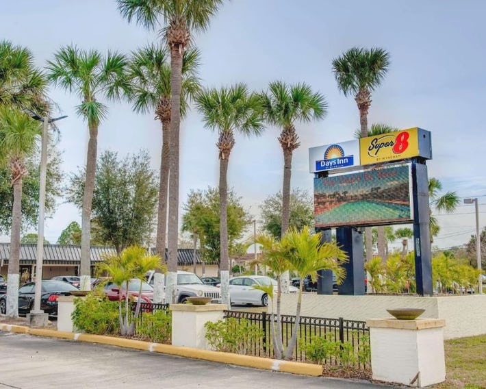 Super 8 by Wyndham St. Petersburg